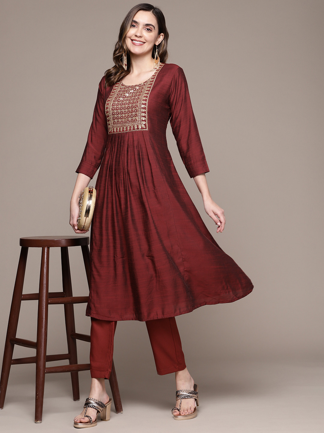 

Anubhutee Women Ethnic Motifs Yoke Design Kurta, Maroon
