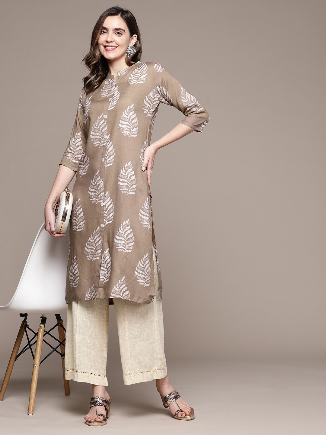 

Anubhutee Women Floral Printed Kurta, Brown