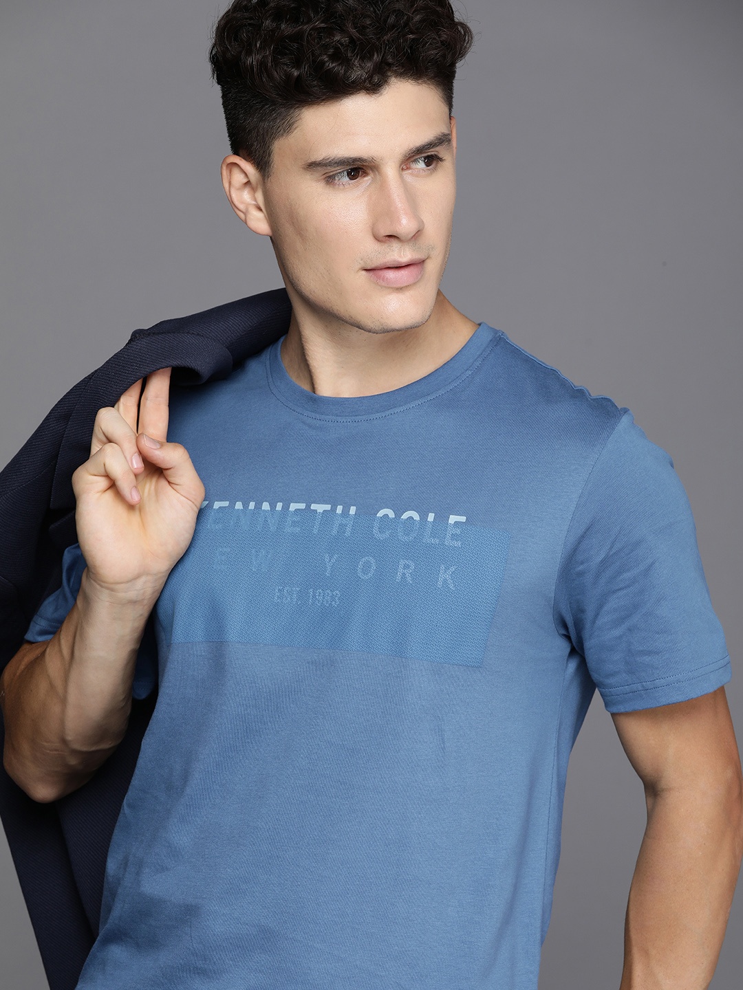 

Kenneth Cole Signature Men Blue Textured Typography Printed Pure Cotton T-shirt