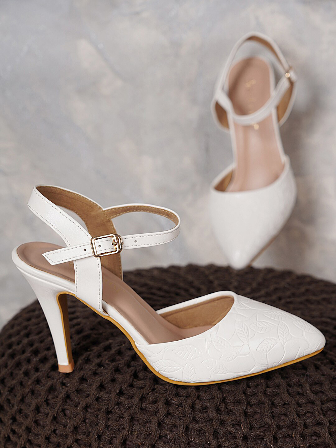 

DressBerry Textured PU Pumps, White