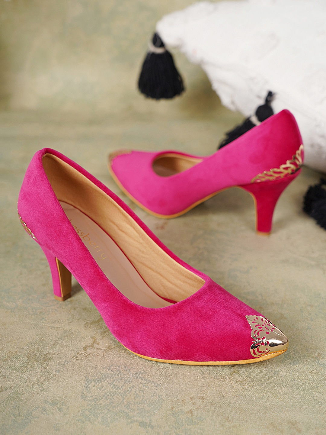 

DressBerry Embellished Velvet Pumps, Pink