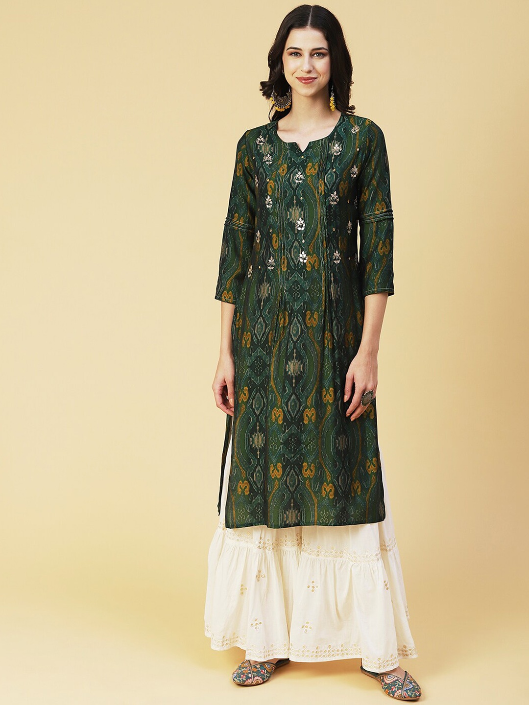

FASHOR Round Neck Thread Work Silk Kurta, Green