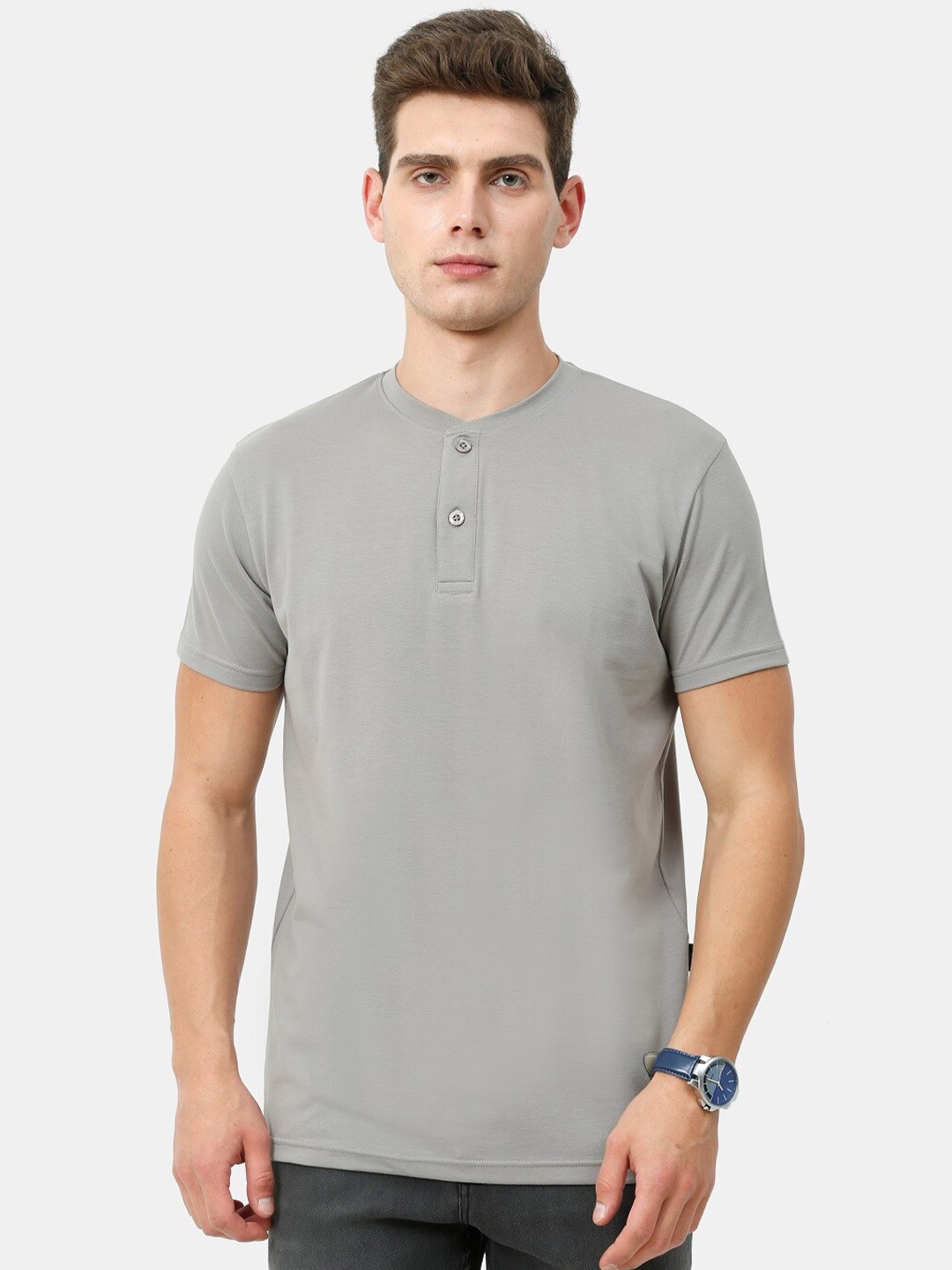 

Masculino Latino Plus Men Henley Neck T-shirt, Grey