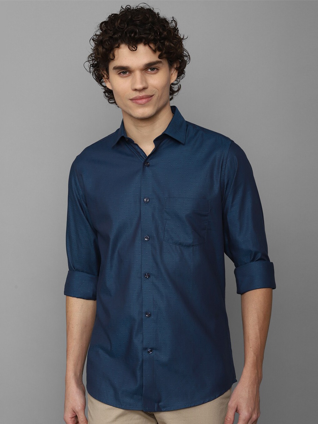 

Allen Solly Men Slim Fit Pure Cotton Casual Shirt, Navy blue