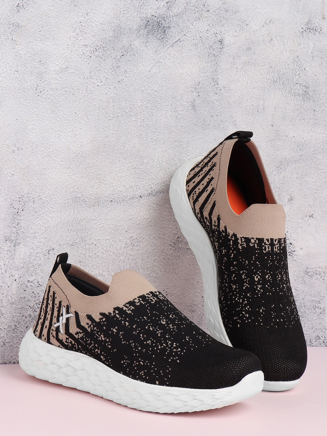 

Carlton London sports Women Woven Design Slip-On Sneakers, Black