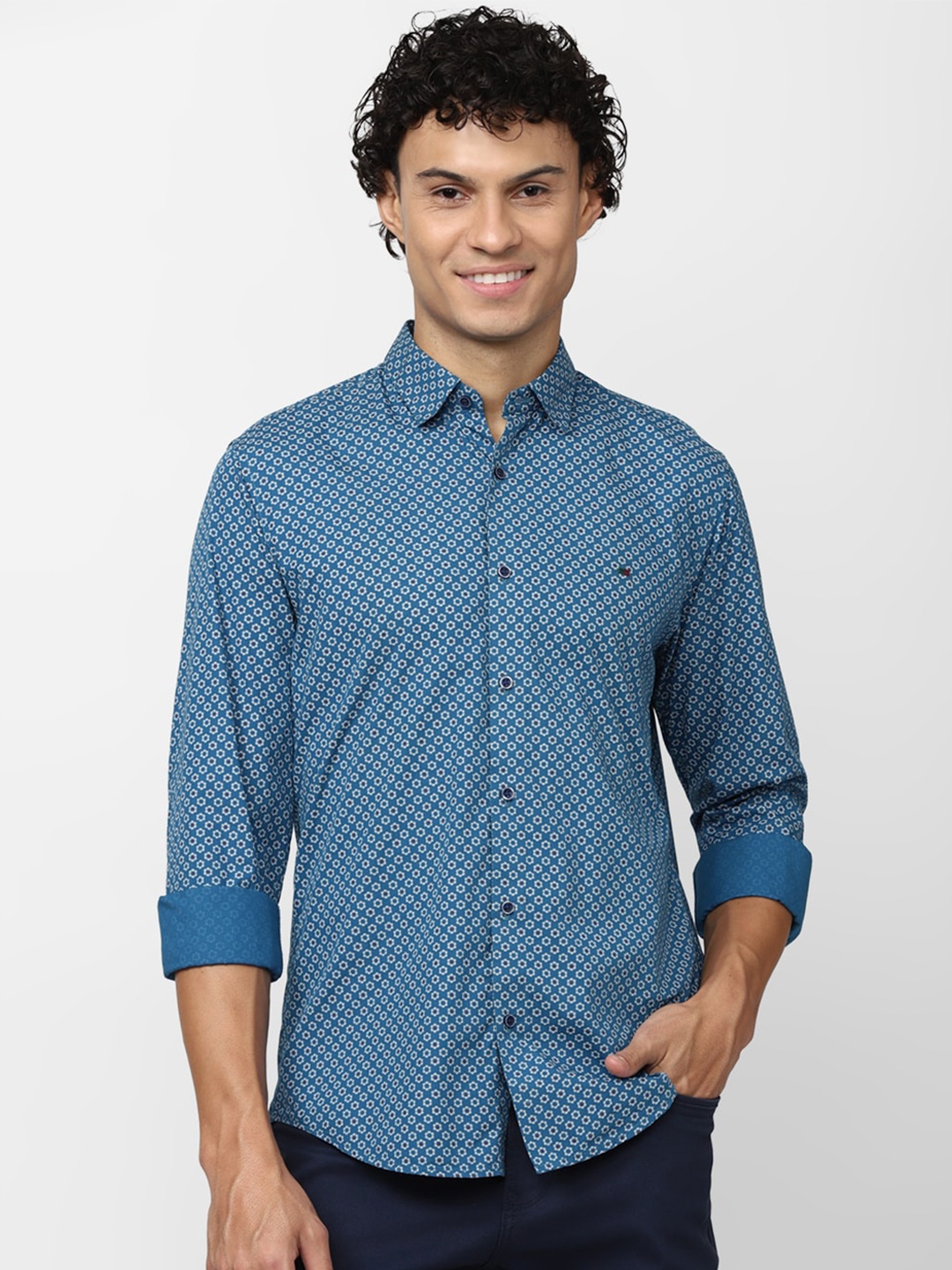 

Peter England Casuals Men Slim Fit Printed Casual Cotton Shirt, Blue