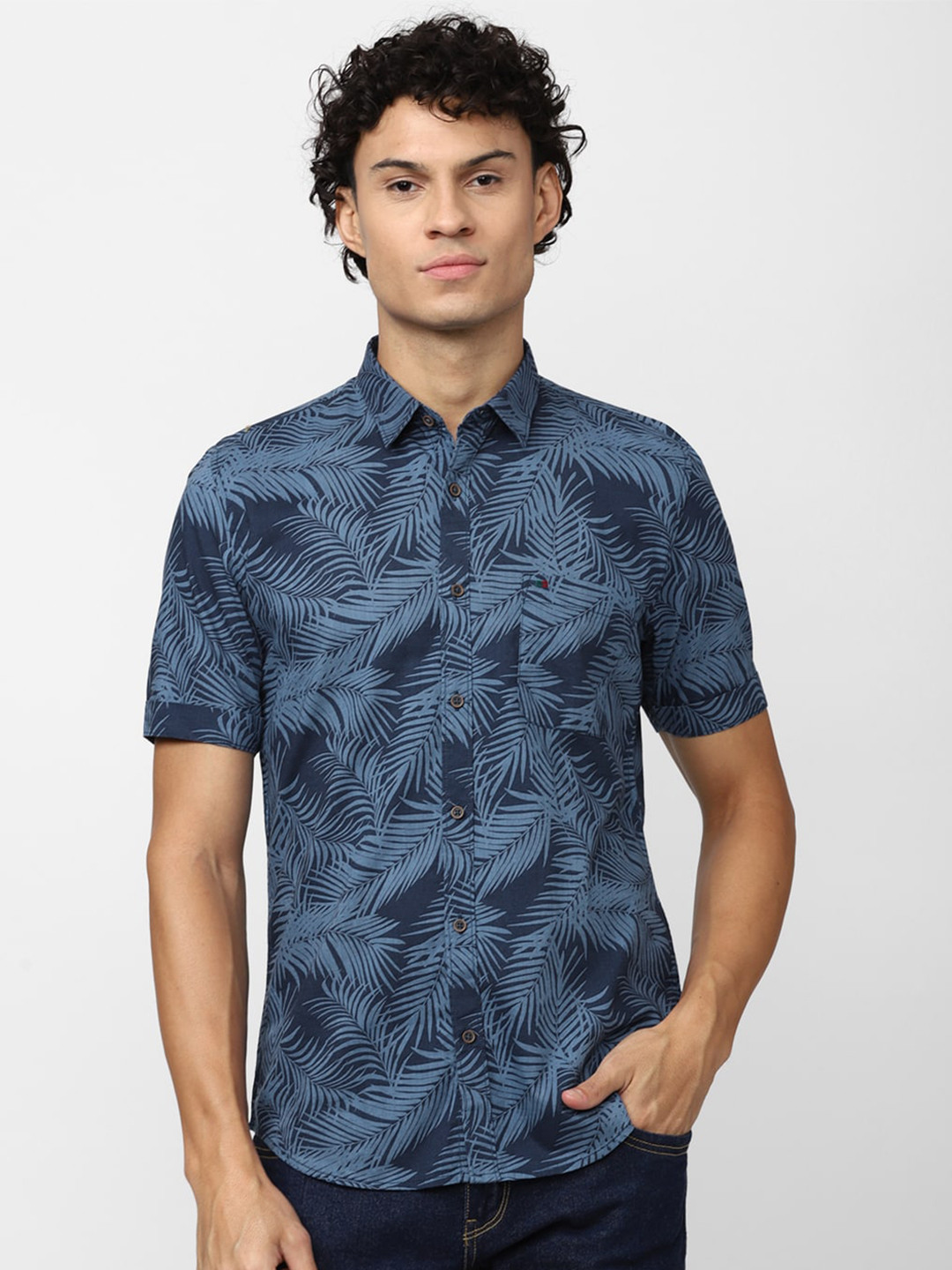 

Peter England Casuals Men Slim Fit Floral Printed Casual Cotton Shirt, Blue