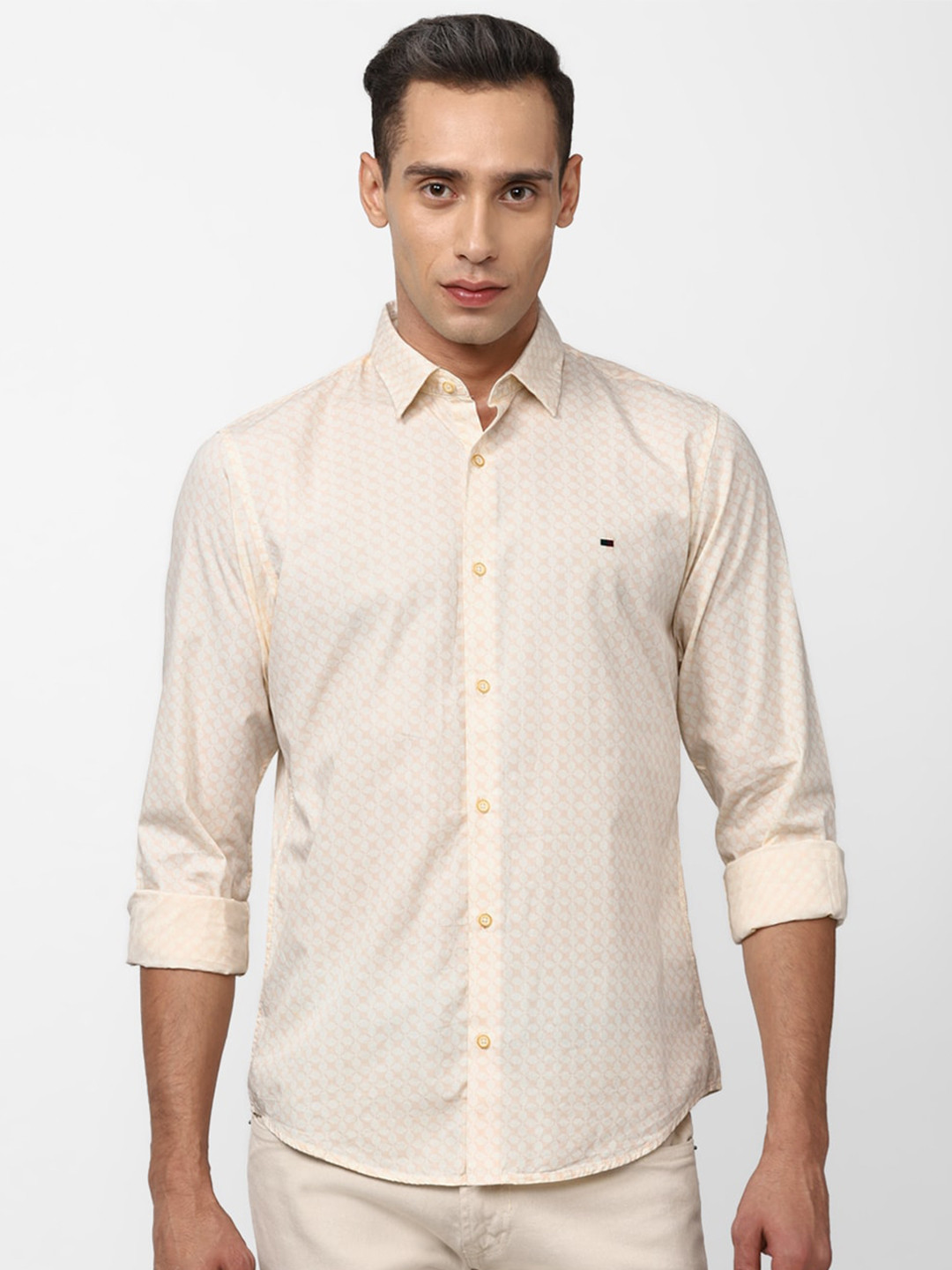 

Peter England Casuals Men Pure Cotton Slim Fit Geometric Printed Casual Shirt, Cream