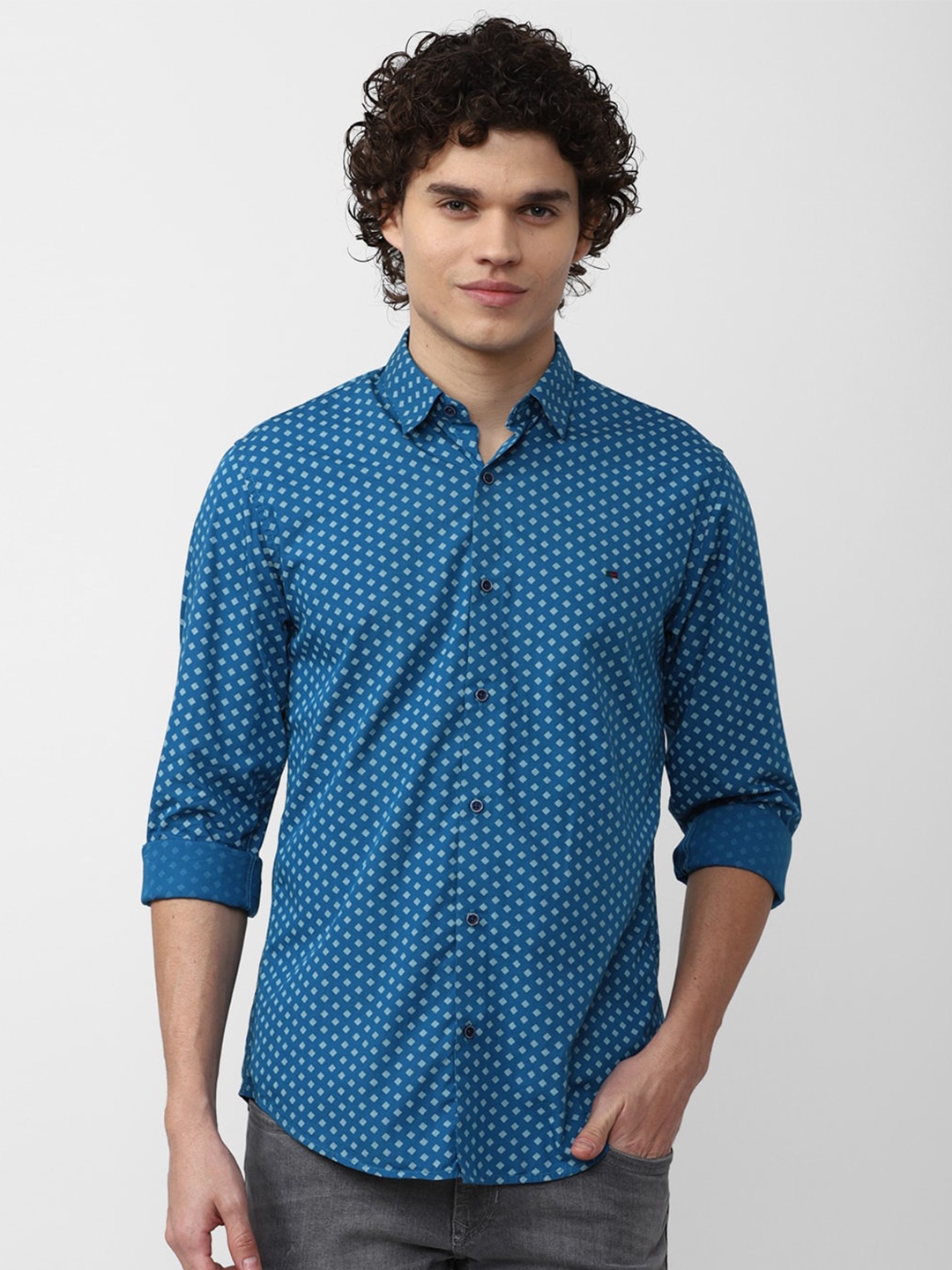 

Peter England Casuals Men Pure Cotton Slim Fit Polka Dot Printed Casual Shirt, Blue