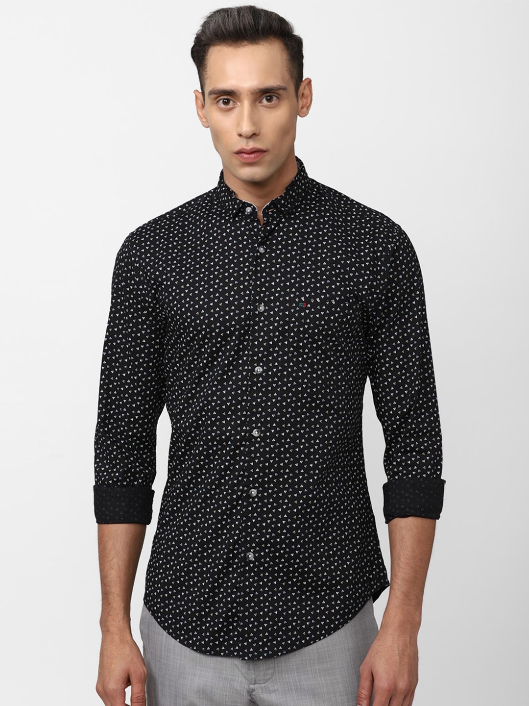 

Peter England Casuals Men Slim Fit Micro Ditsy Printed Casual Shirt, Black