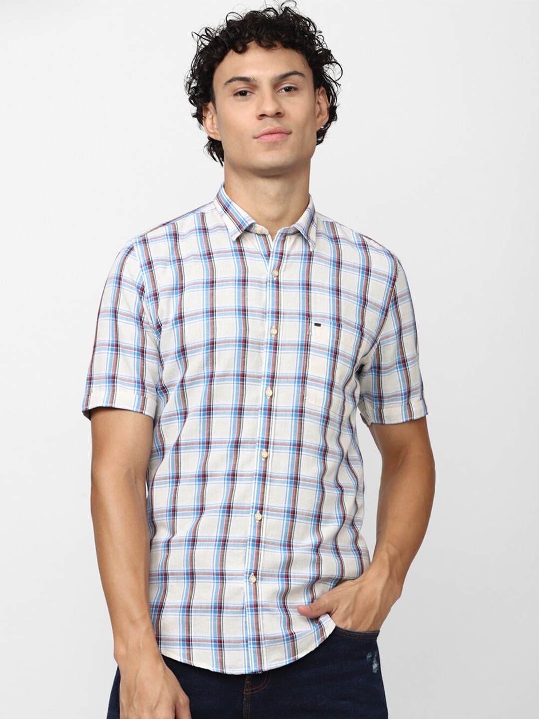 

Peter England Casuals Men Slim Fit Checked Casual Shirt, White