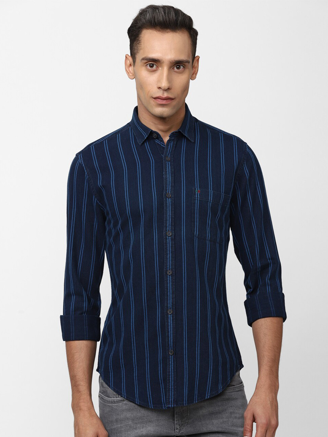 

Peter England Casuals Men Slim Fit Striped Pure Cotton Casual Shirt, Navy blue