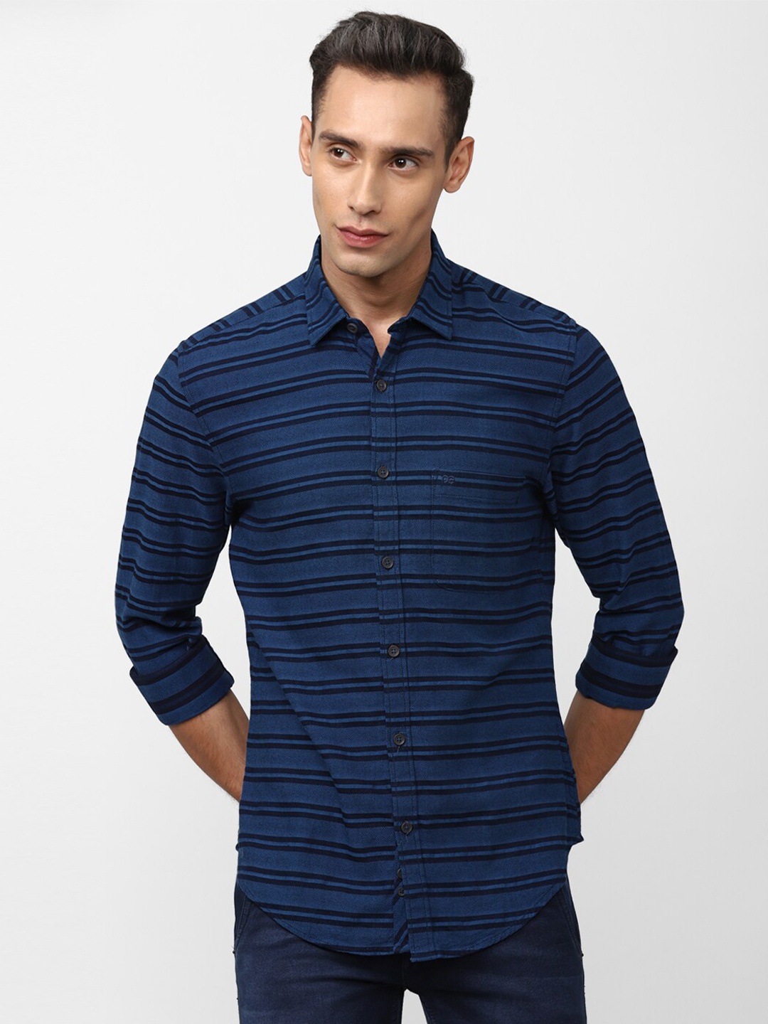 

Peter England Casuals Men Slim Fit Horizontal Stripes Pure Cotton Casual Shirt, Navy blue