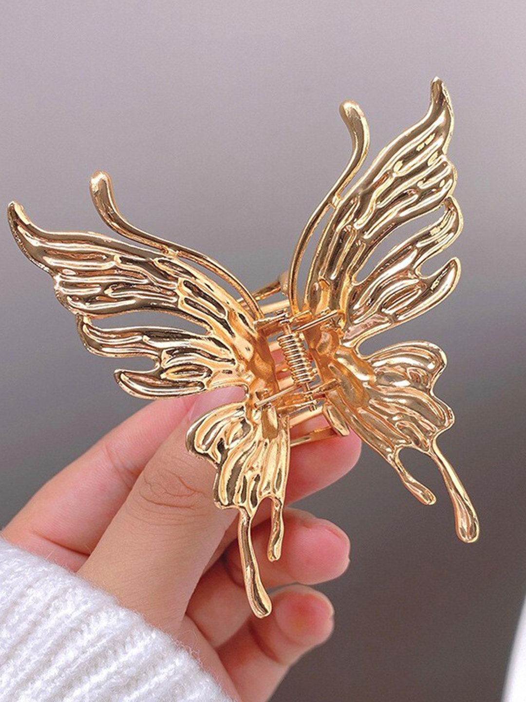 

VAGHBHATT Women Butterfly Claw Clip, Gold