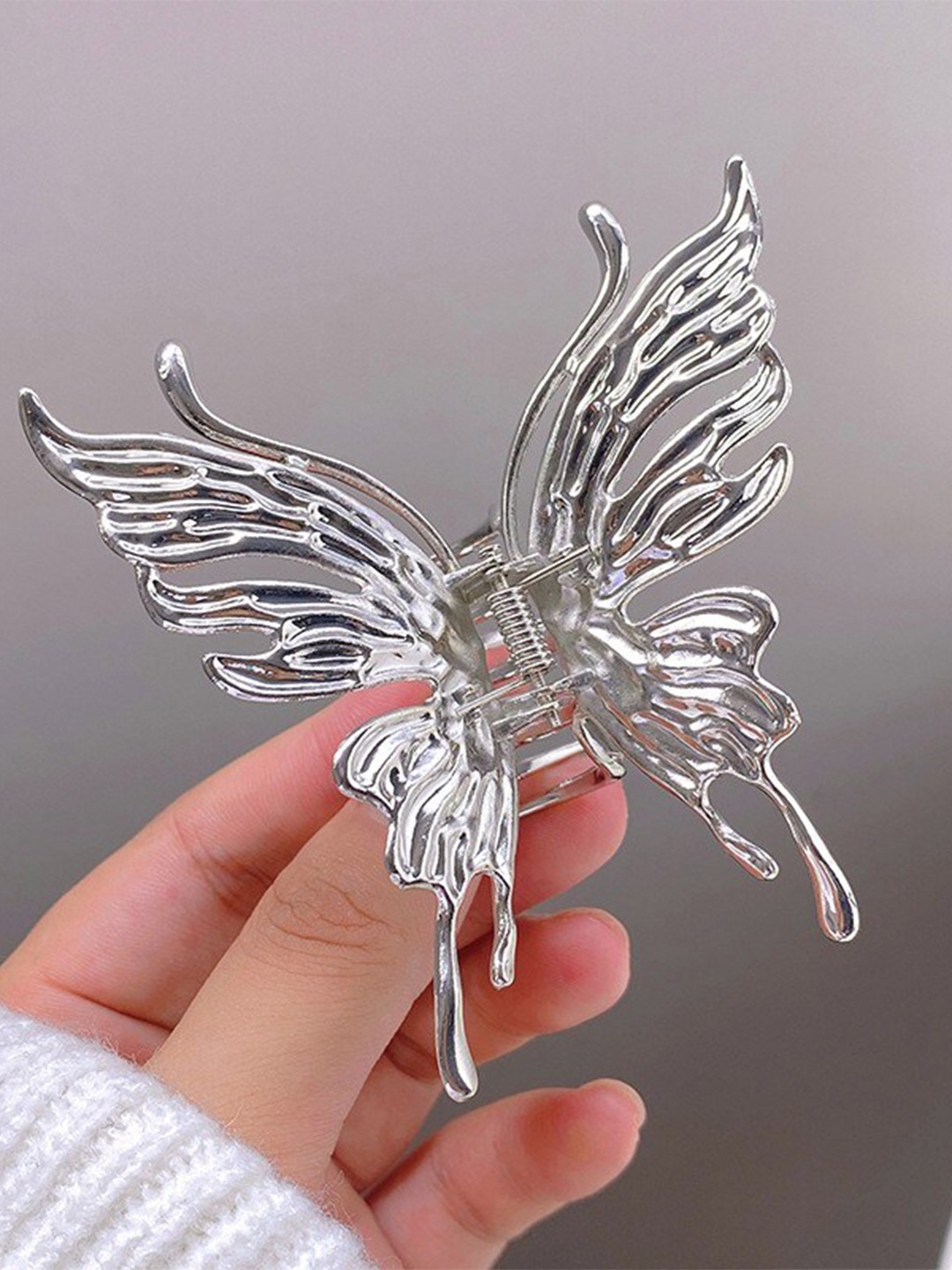 

VAGHBHATT Women Metal Butterfly Claw Clip, Silver