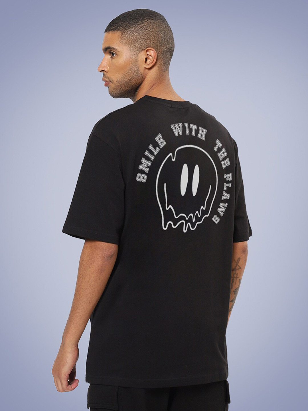 

Mad Over Print Men Typography Printed Drop-Shoulder Sleeves Loose Cotton T-shirt, Black