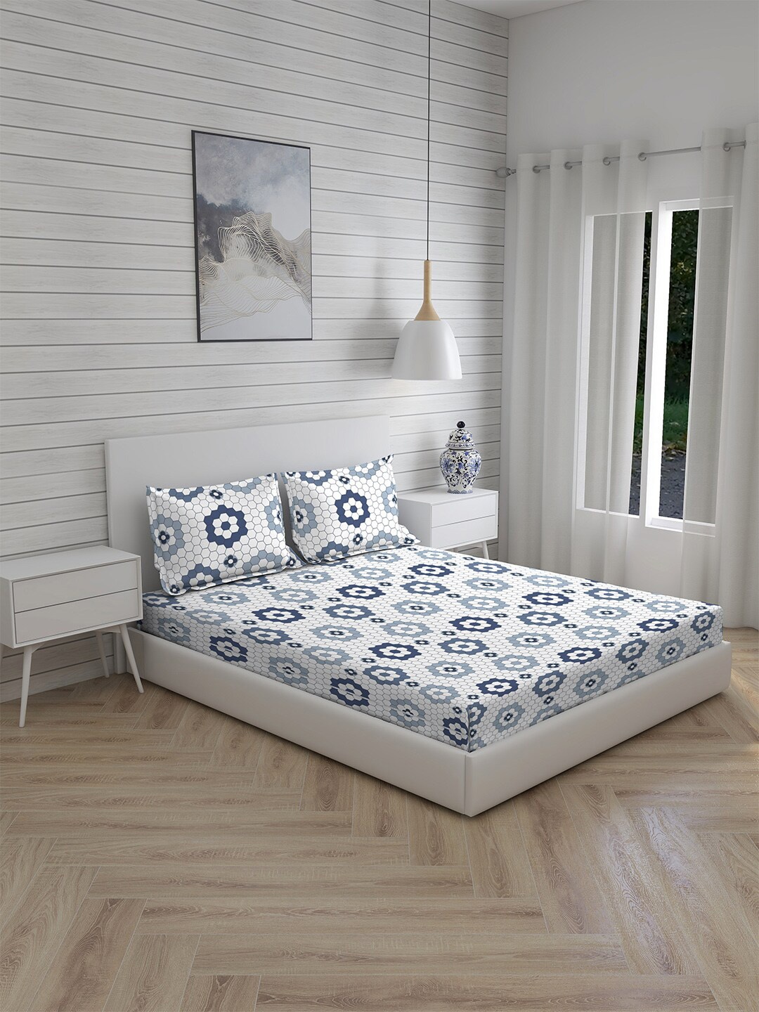 

Layers Firenze Blue & White Geometric Printed 140 TC King Bedsheet with 2 Pillow Covers