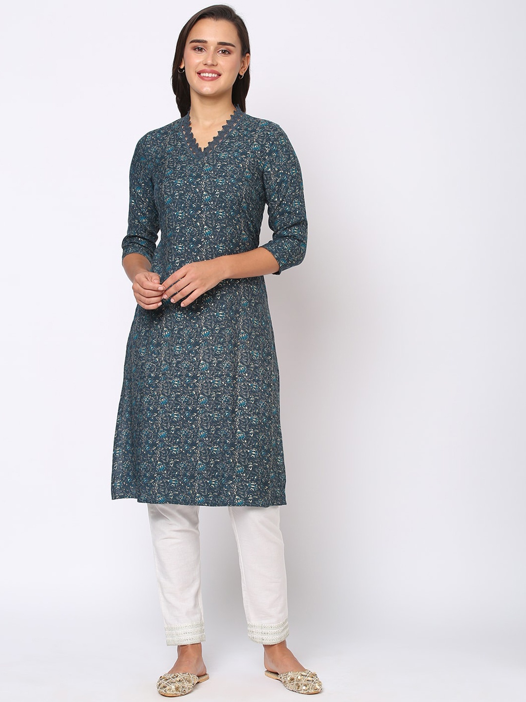

Fusion Beats Ethnic Motifs Printed V-Neck Kurta, Green