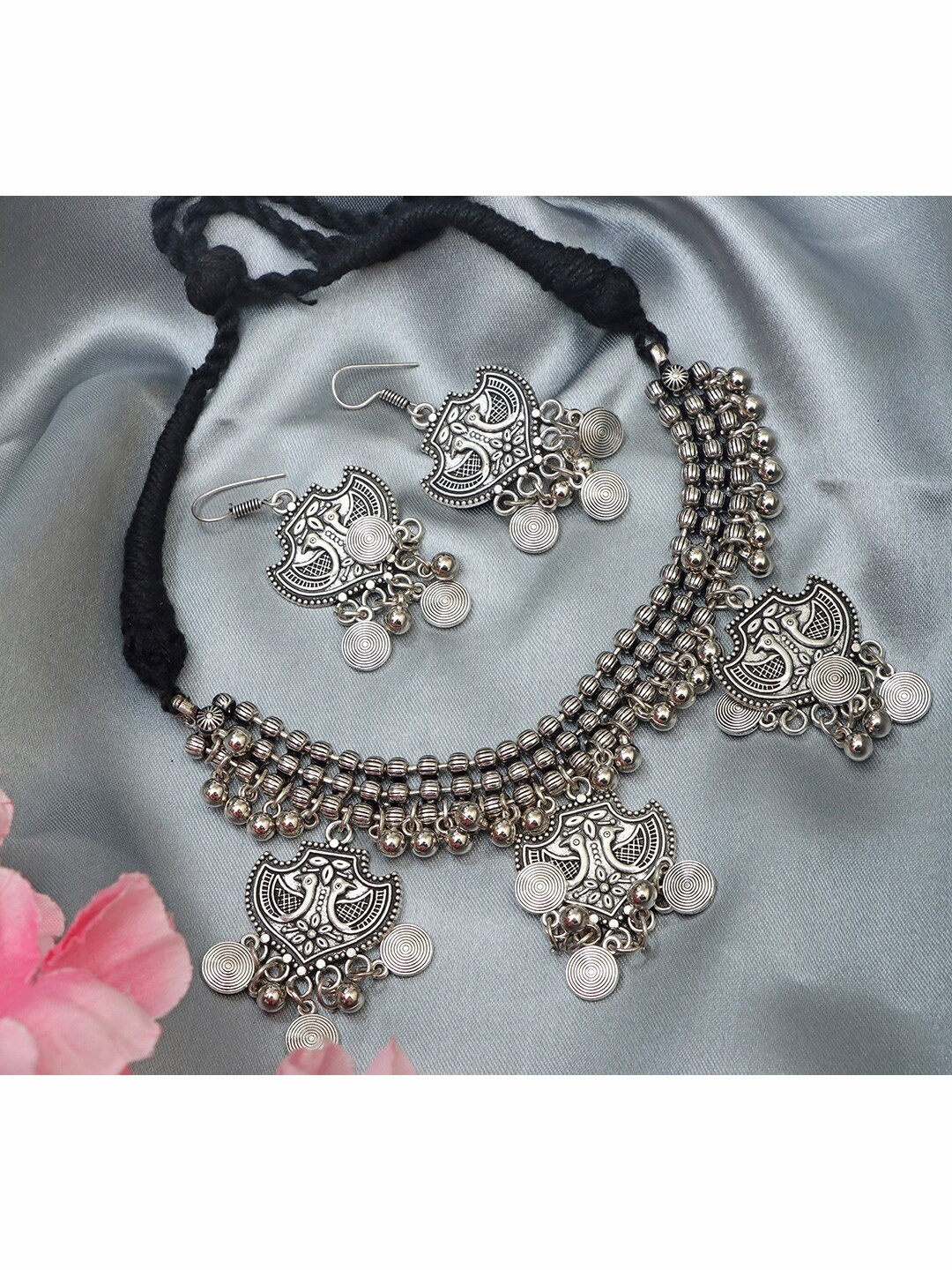 

Ozanoo Silver-Plated Oxidised Ball Chain Choker Necklace & Earrings