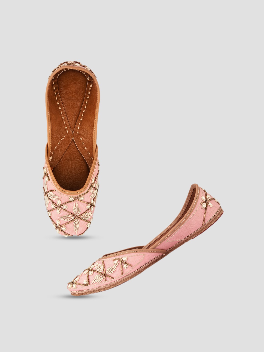 

DESI COLOUR Women Embroidered Ethnic Mojaris Flats, Peach
