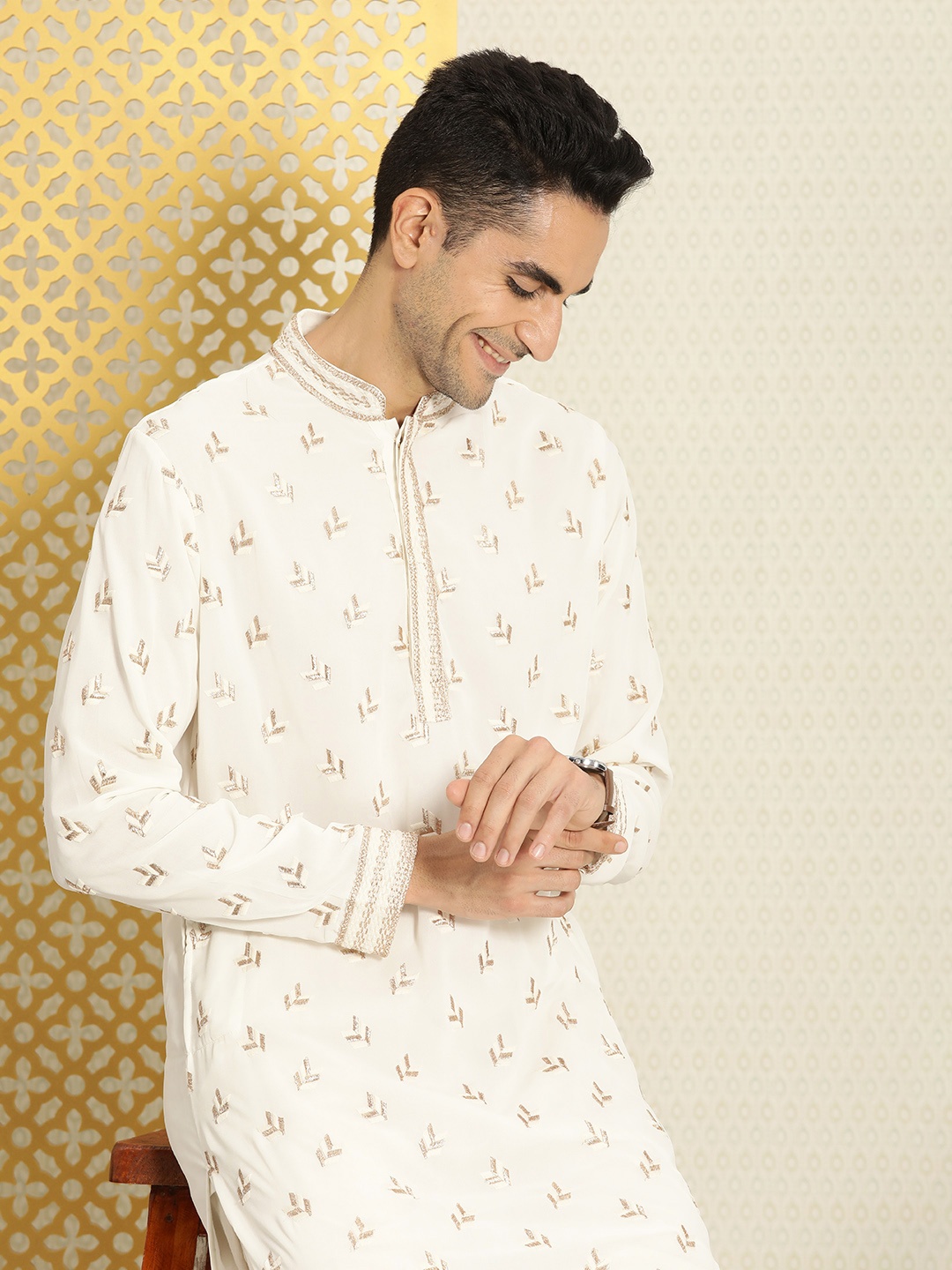 

House of Pataudi Jashn Zari Work Mandarin Collar Woven Kurta, White