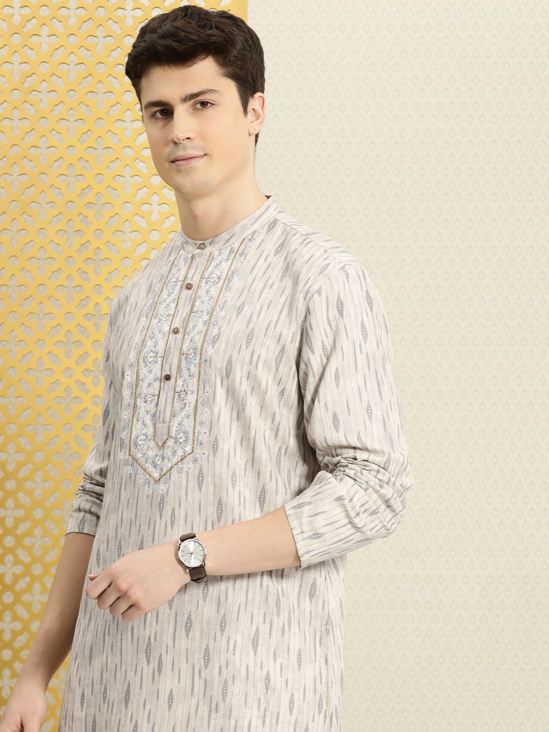 

House of Pataudi Jashn Zari Work Sequined Detail Floral Embroidered Kurta, Grey