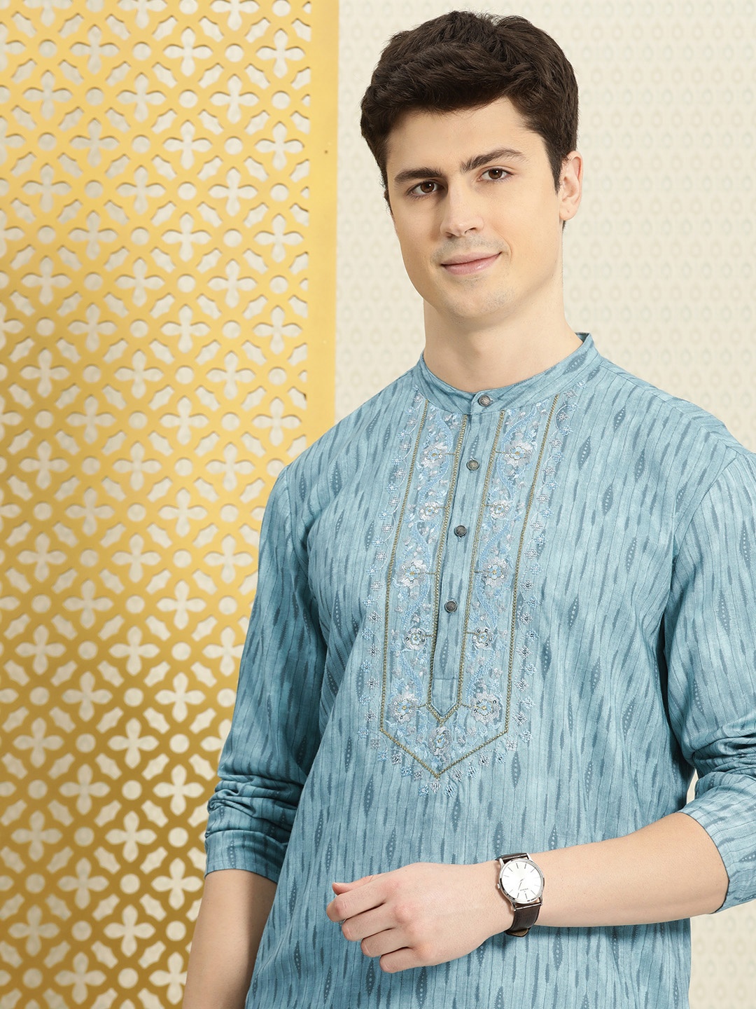 

House of Pataudi Jashn Zari Work Sequined Detail Floral Embroidered Kurta, Blue