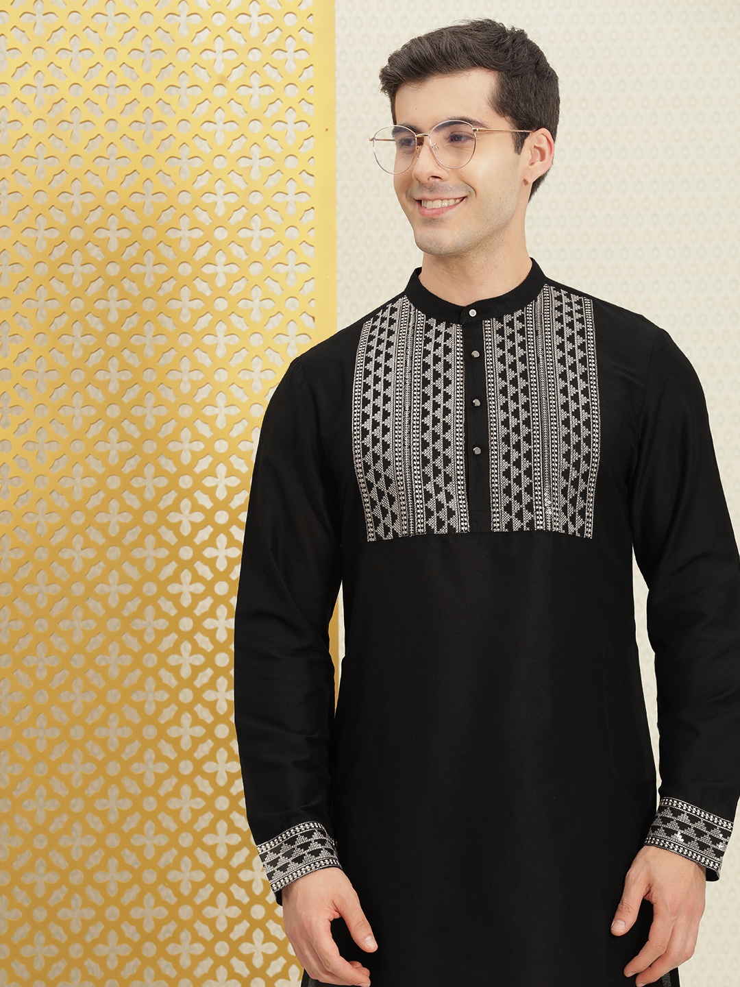 

House of Pataudi Jashn Yoke Design Sequinned Kurta, Black