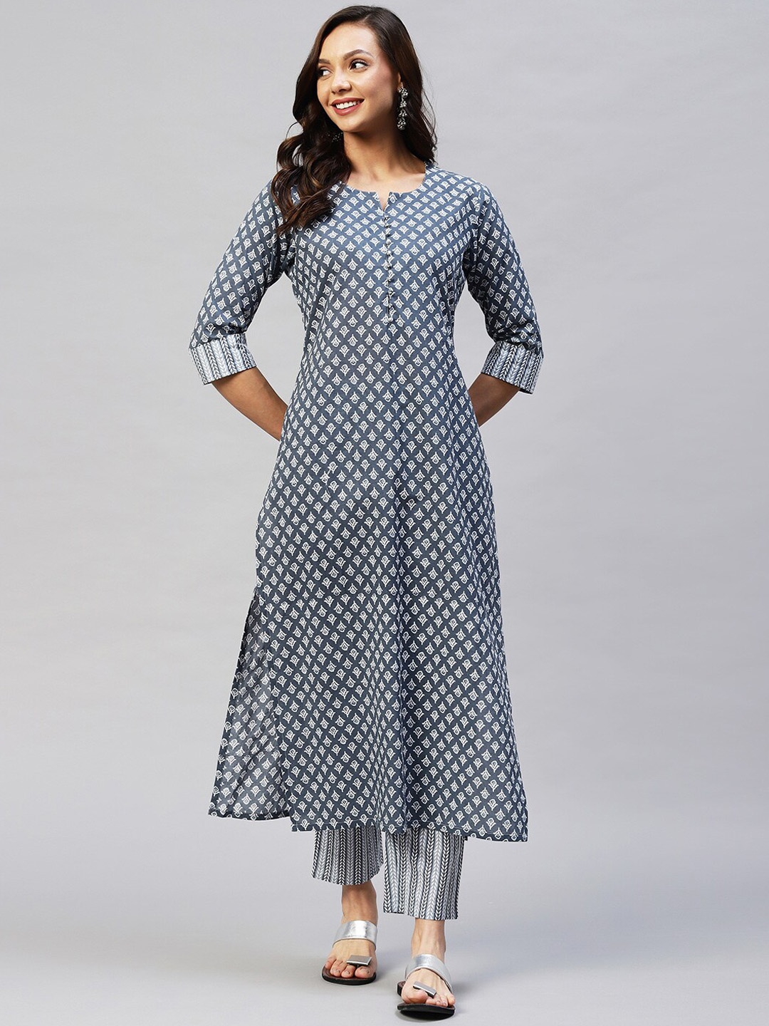 

KALINI Women Floral Printed Notched Neck Kurta with Trousers, Blue