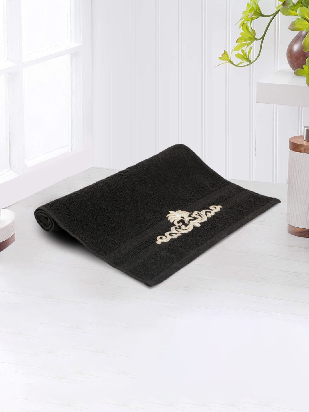 

LUSH & BEYOND 500 GSM Pure Cotton Hand Towel, Black
