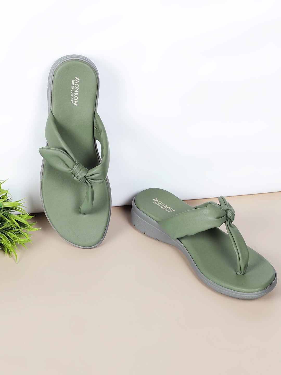 

Monrow Women T-Strap Flats, Green
