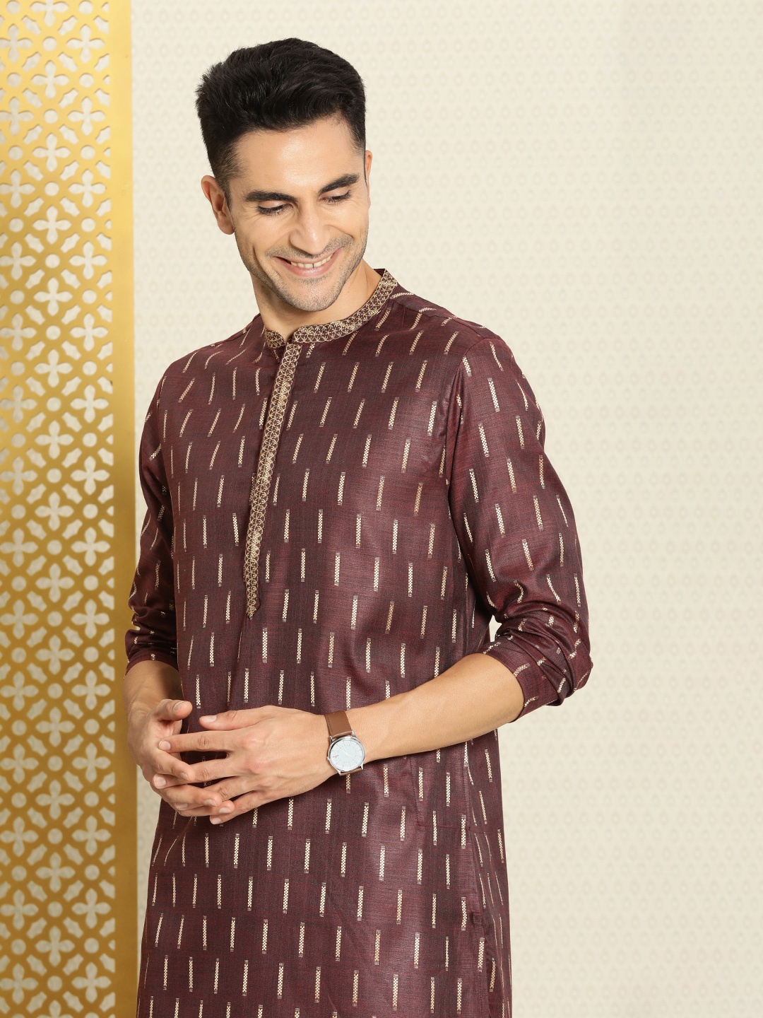 

House of Pataudi Men Woven Design Straight Mandarin Collar Rozana Kurta, Maroon