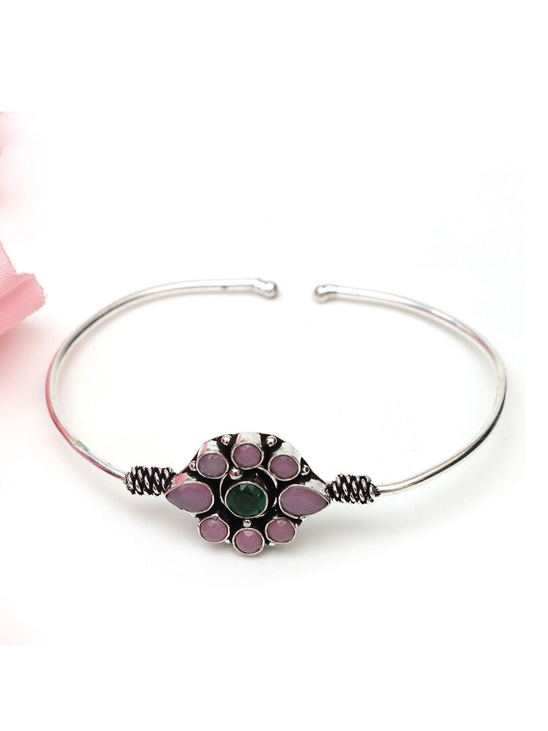 

Ozanoo Women Silver Oxidised Silver-Plated Kada Bracelet