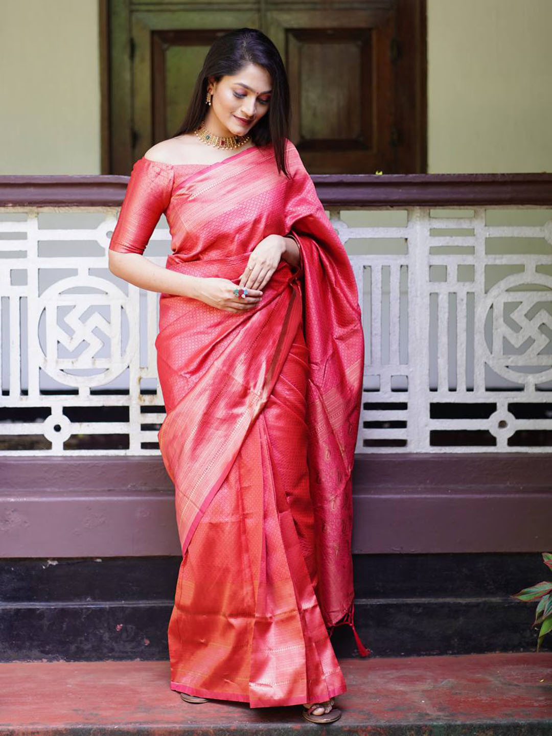 

Havida Sarees Ethnic Motifs Zari Pure Silk Kanjeevaram Saree, Red