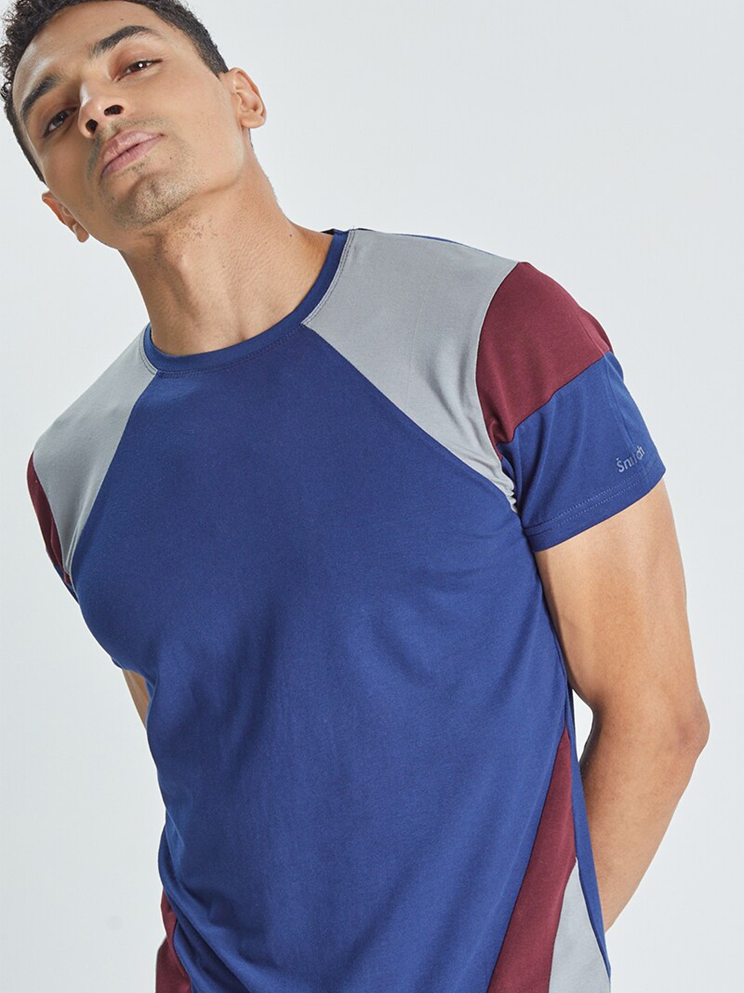 

Snitch Men Blue Colourblocked Raw Edge Slim Fit T-shirt
