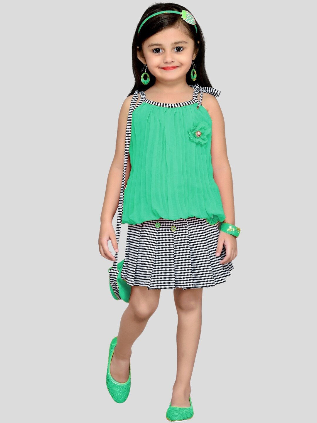 

Aarika Girls Cotton Top with Skirt, Green