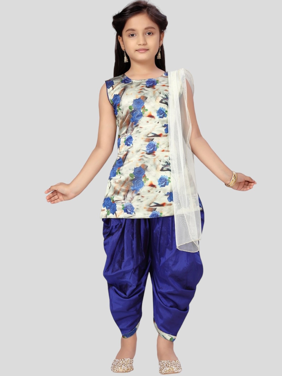 

Aarika Girls Floral Printed Pure Silk Kurti with Patiala & With Dupatta, Blue