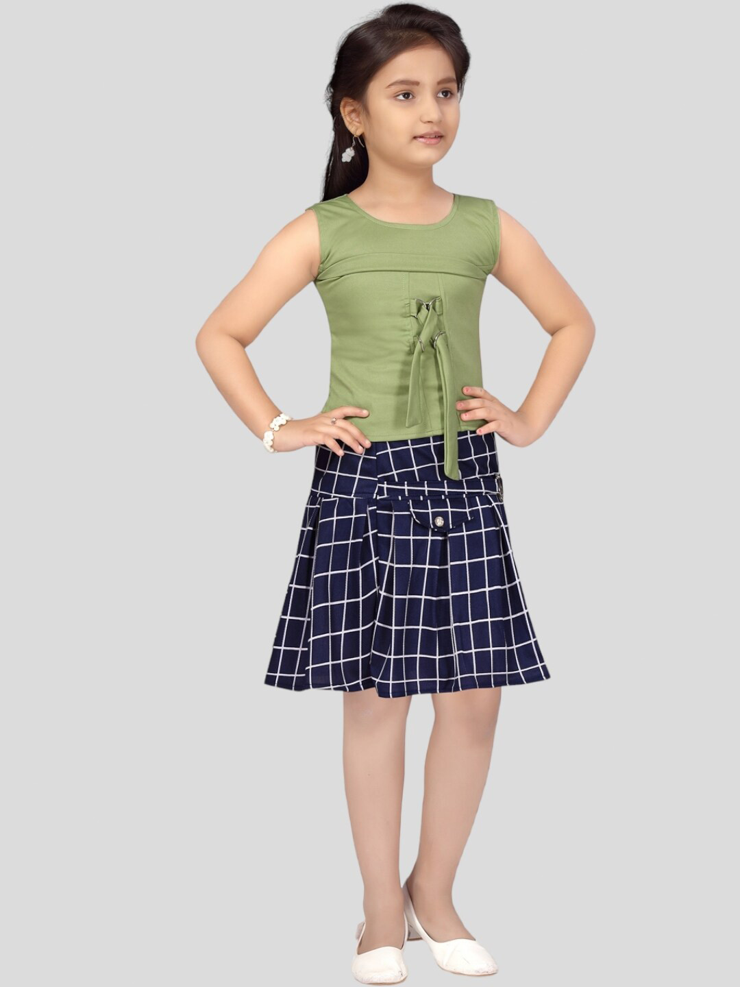 

Aarika Girls Round Neck Top with Skirt, Green