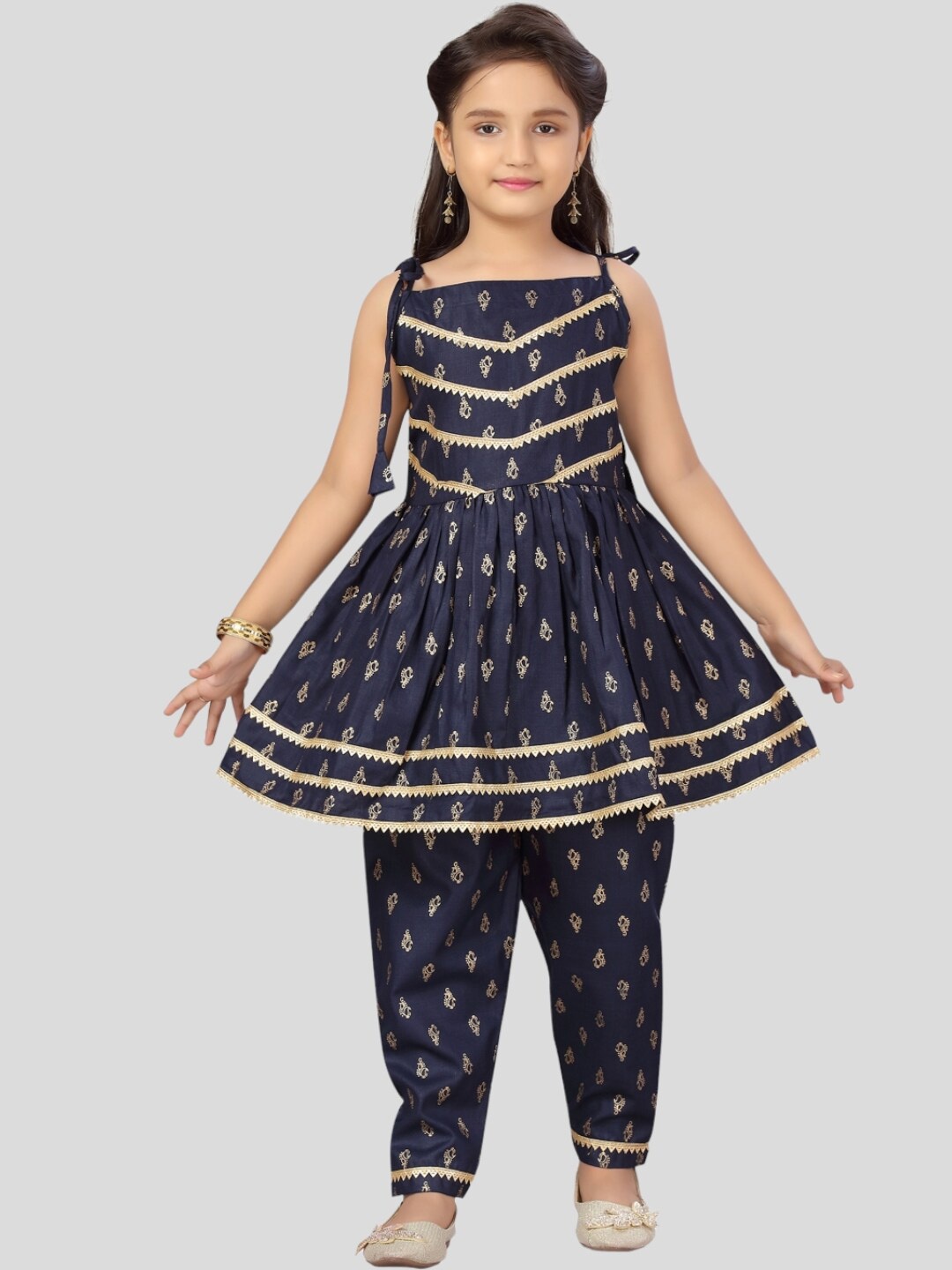 

Aarika Girls Ethnic Motifs Printed Empire Gotta Patti Pure Cotton Kurta with Trousers, Navy blue