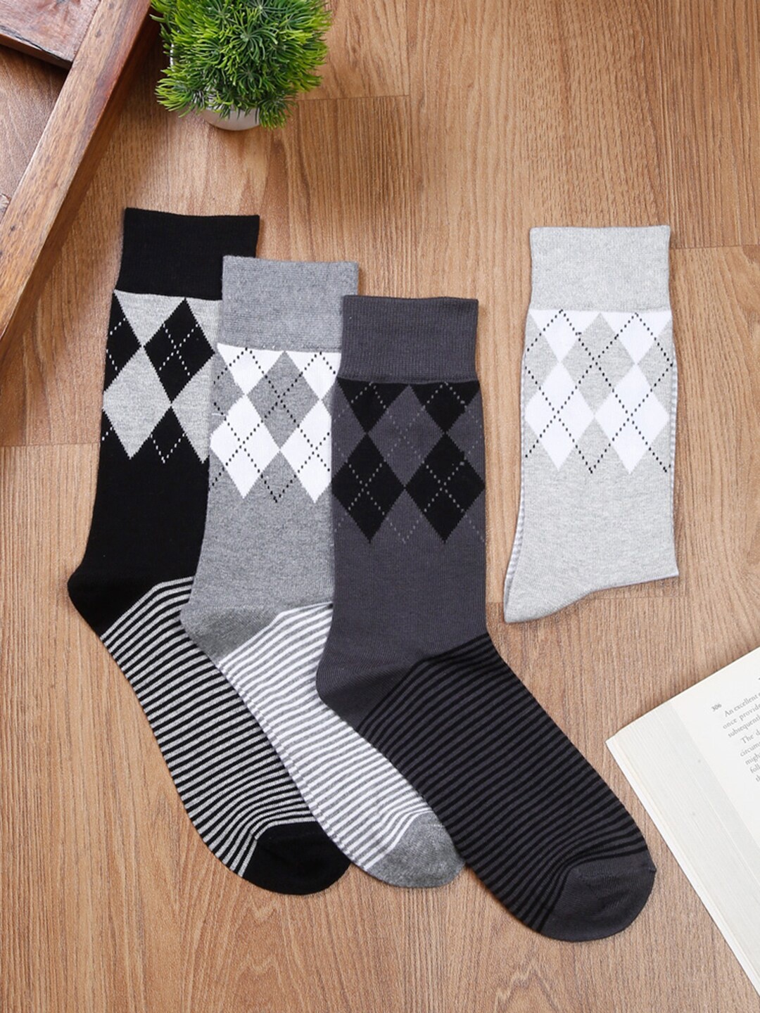 

LOUIS STITCH Men Pack Of 4 Patterned Calf-Length Antimicrobial Socks, Black