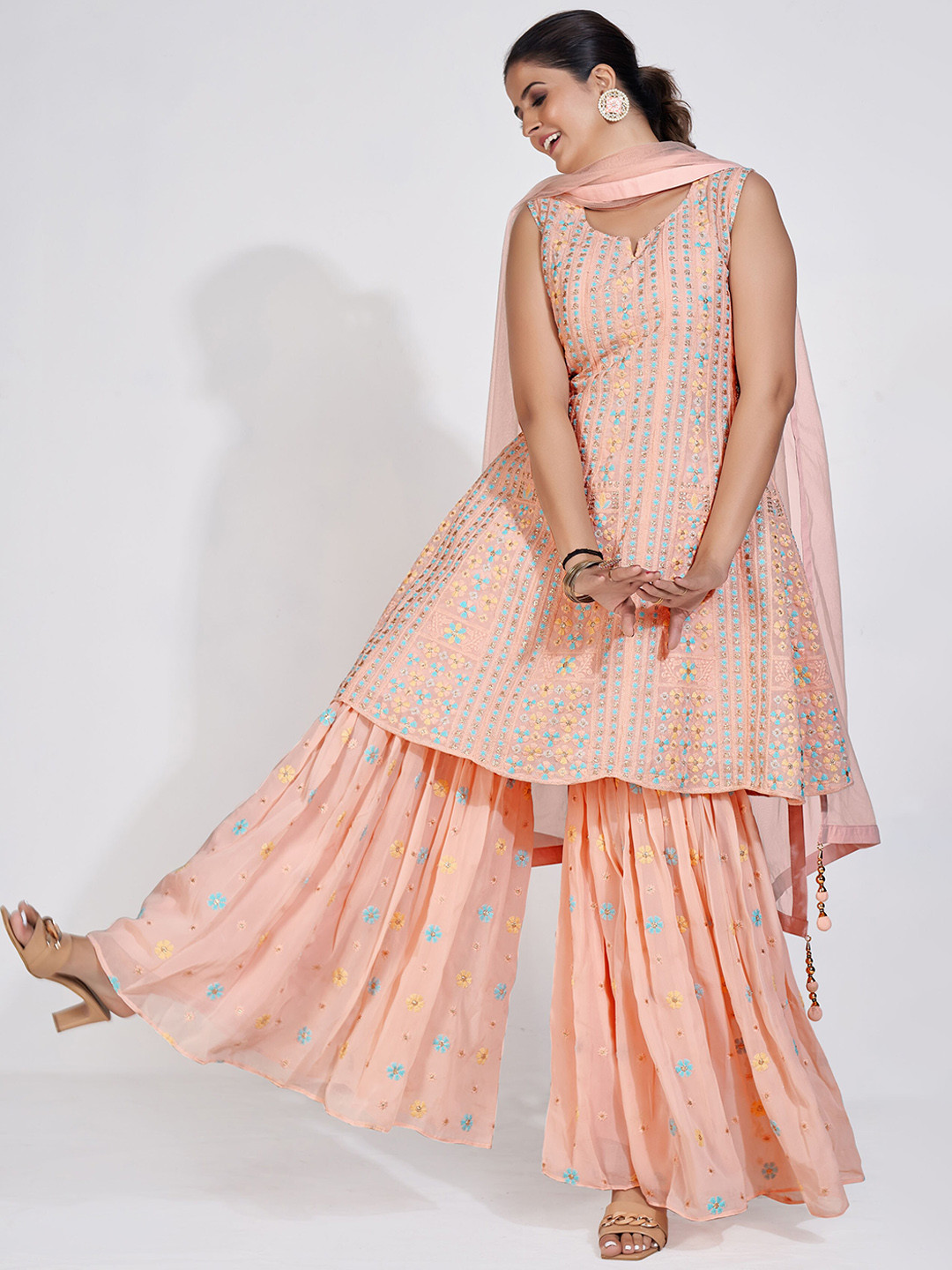 

DRESSTIVE Women Floral Embroidered Thread Work Kurta with Sharara & With Dupatta, Peach