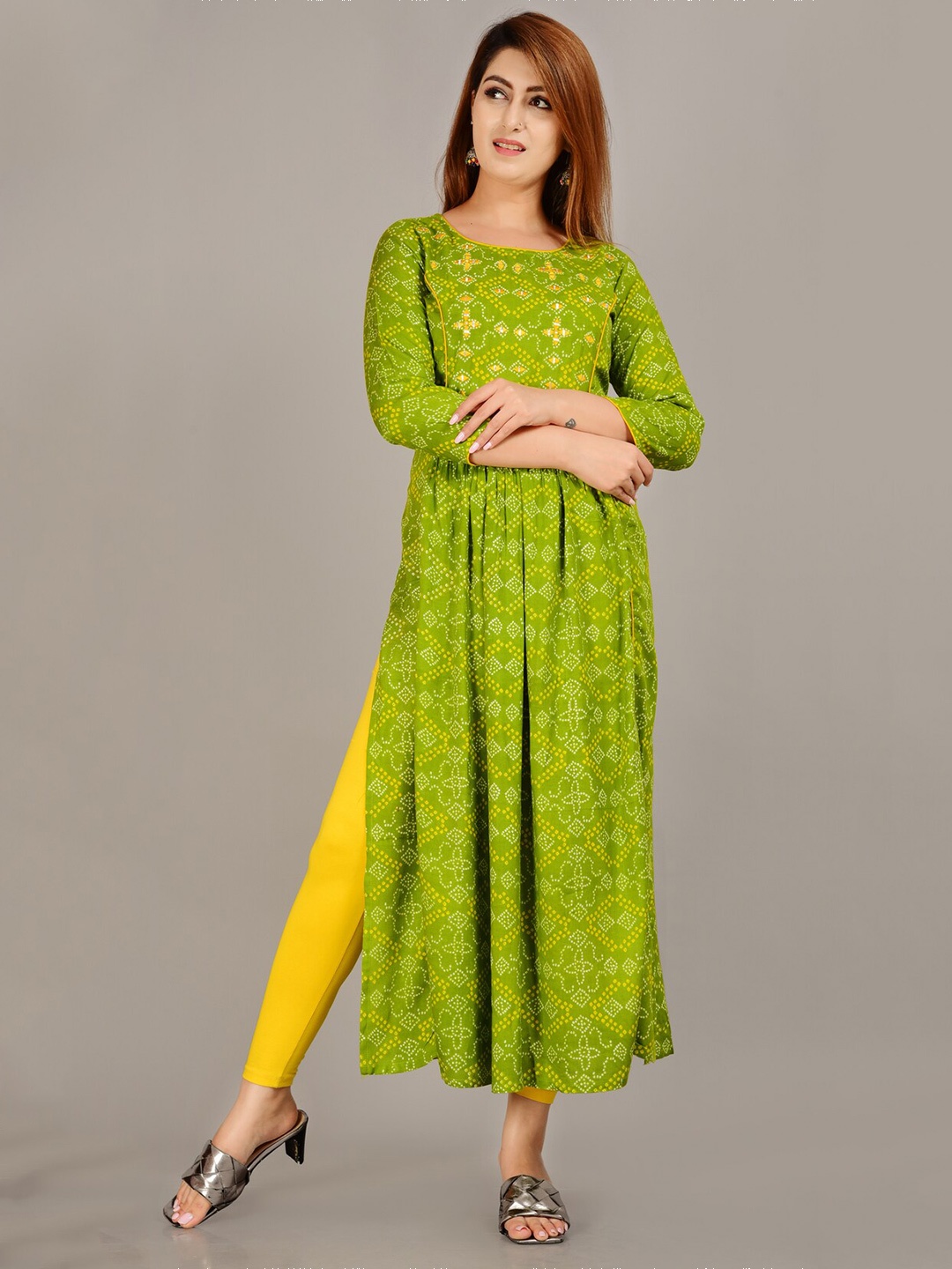 

Aarti Fashion Women Bandhani Printed Gotta Patti Kurta, Green