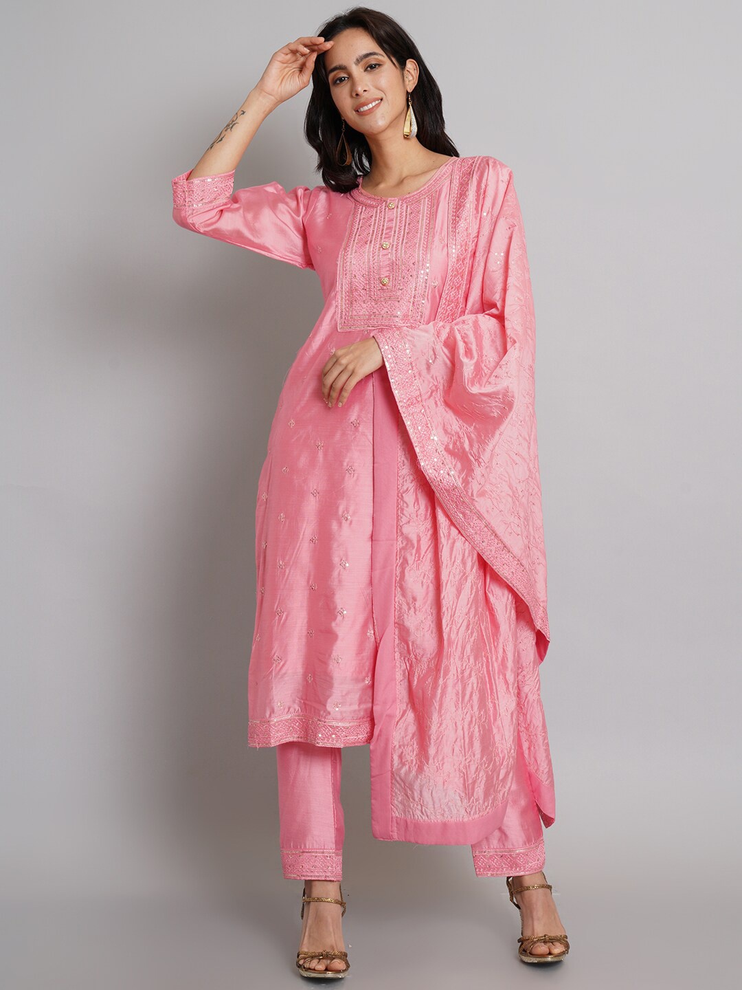 

Risirioutfit Women Embroidered Sequinned Kurta with Trousers & Dupatta, Pink