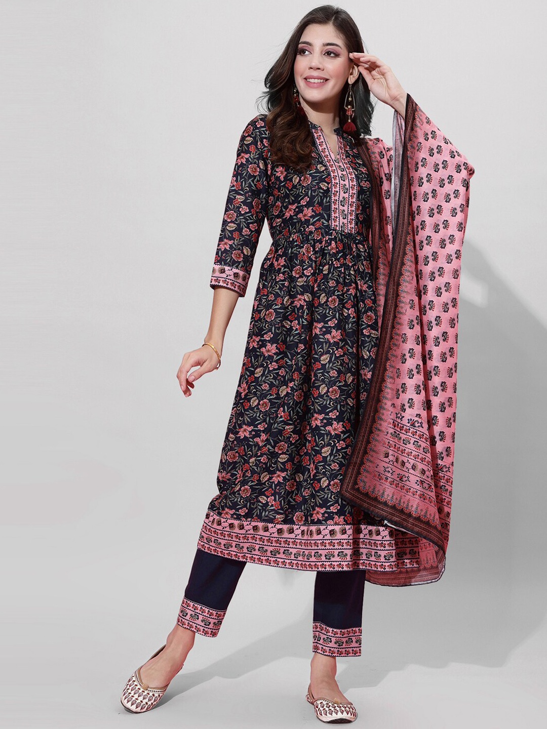 

SKYLEE Women Floral Printed Kurta with Trousers & With Dupatta, Navy blue
