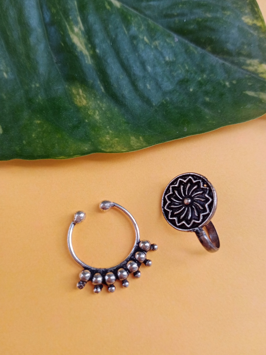 

FIROZA Set of 2 Oxidised Stud Nosepins, Silver