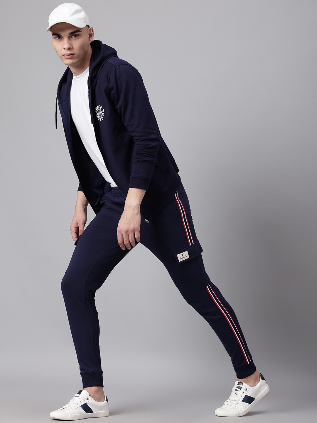 

Hubberholme Men Slim-Fit Cotton Joggers, Navy blue