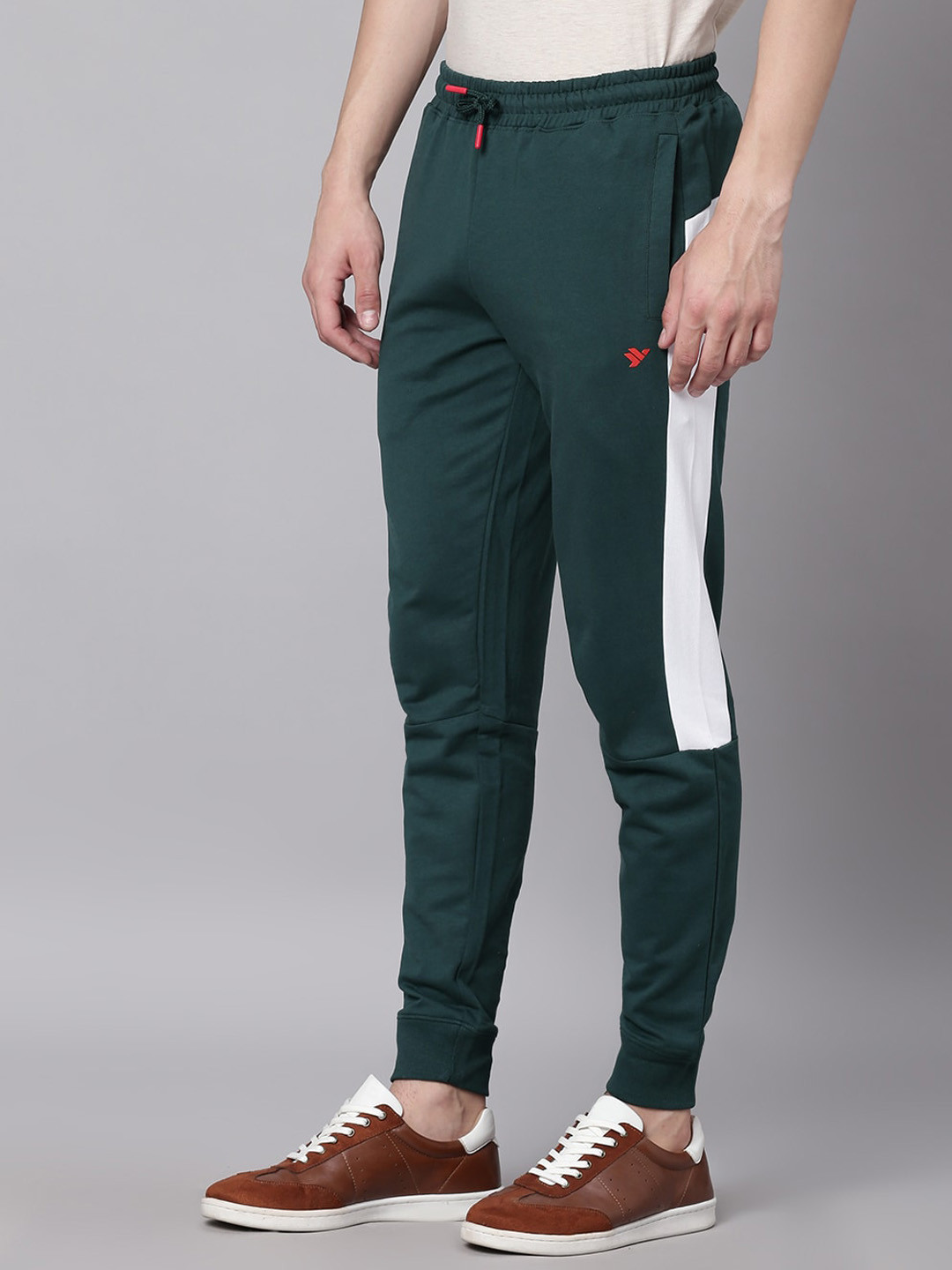 

Hubberholme Men Cotton Colorblocked Slim-Fit Joggers, Green