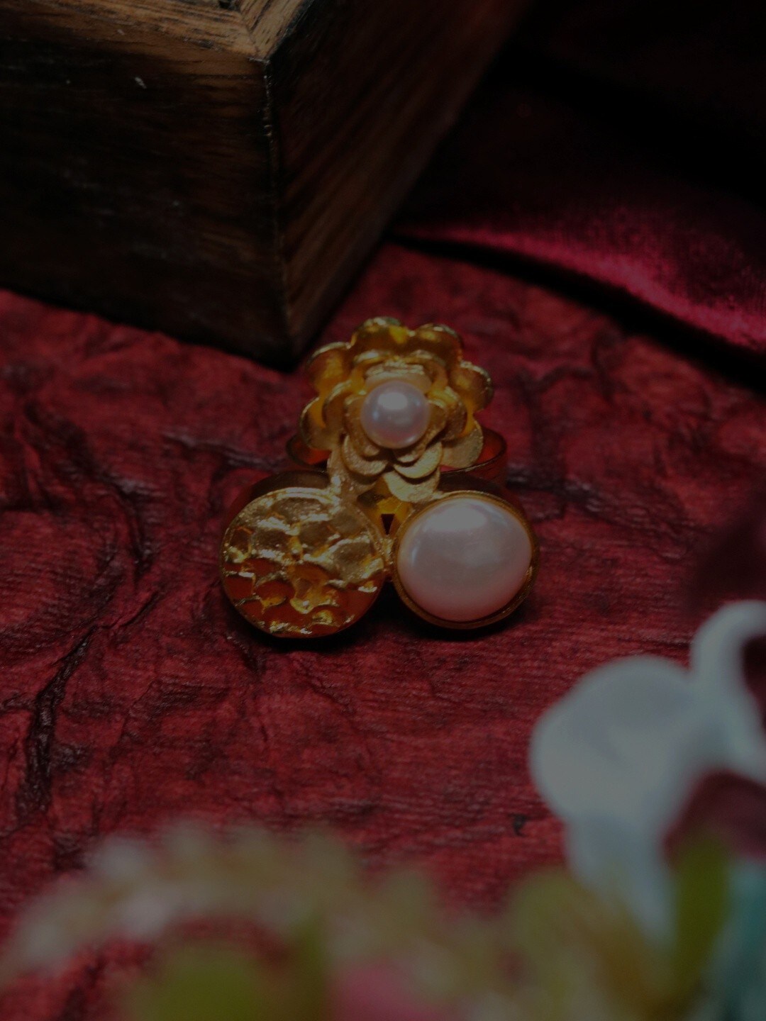 

Ishhaara Pearl Studded Finger Ring, Gold
