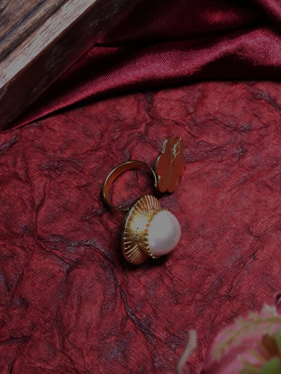 

Ishhaara Pearl Studded Finger Ring, Gold
