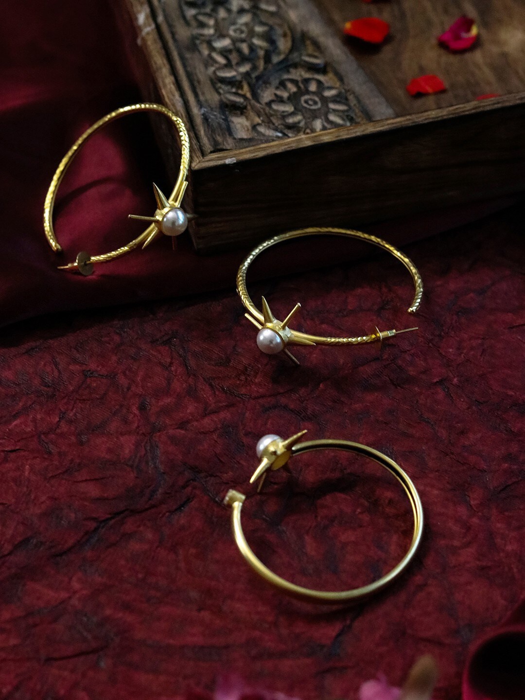 

Ishhaara Set Of 2 Gold-Plated & Pearl Studded Earrings & Bracelet Jewellery Set